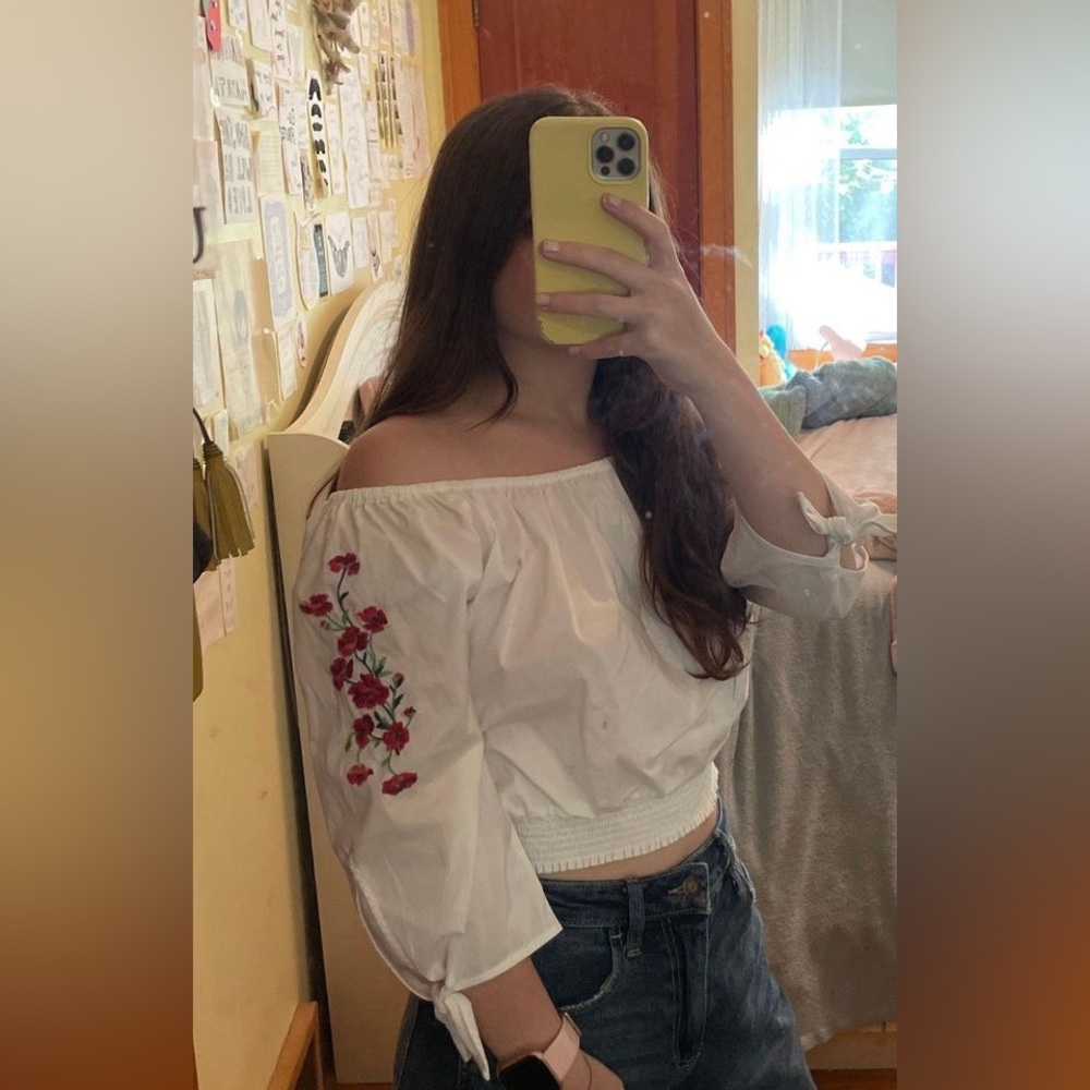 Hollister Off The Shoulder Cropped Embroidered Blouse
